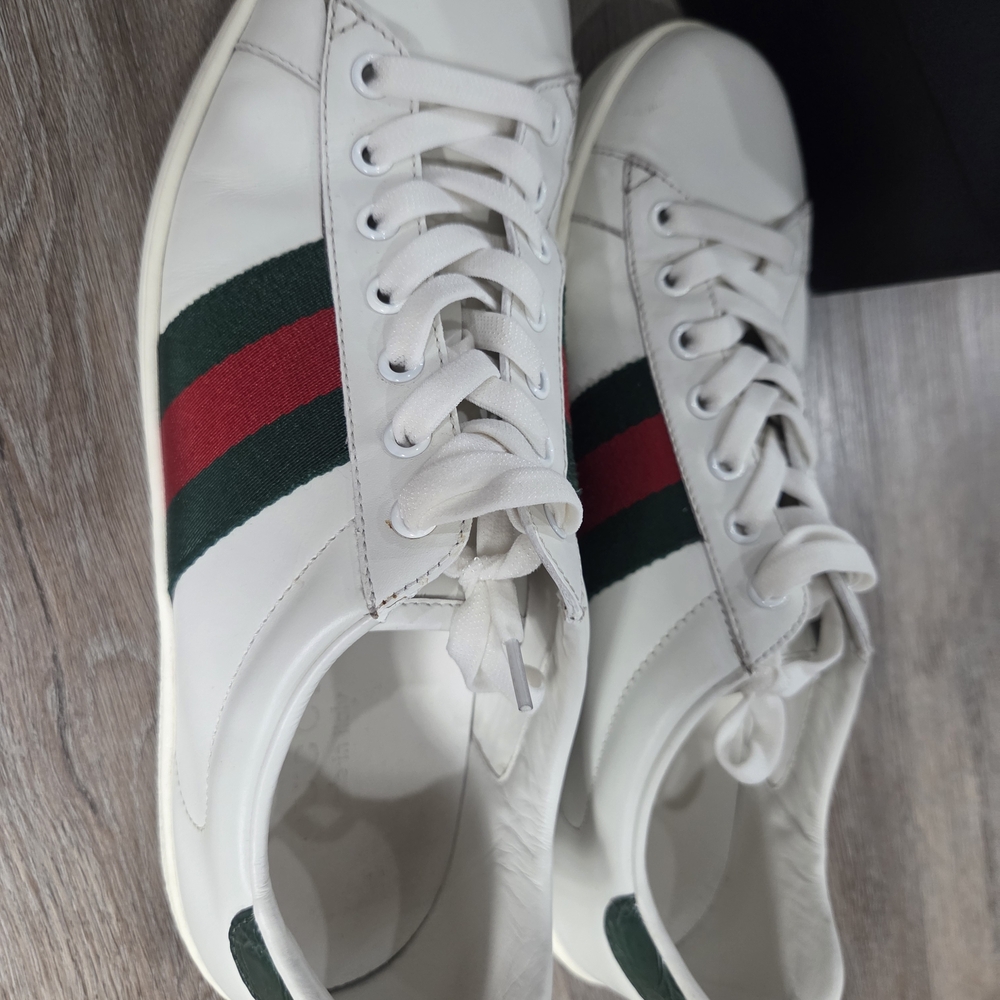 Gucci Men's White and Green Sneakers - Picture 2 of 13